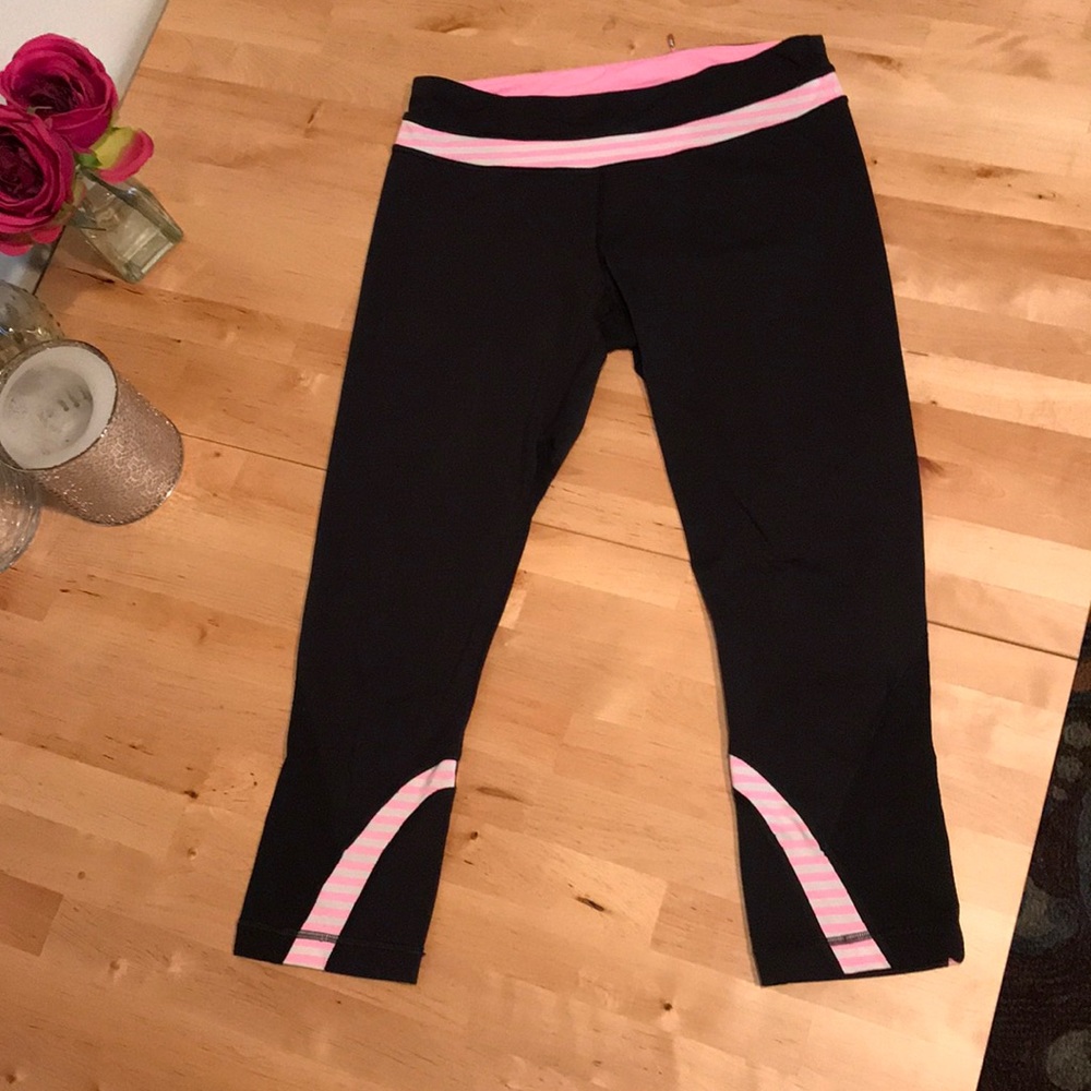 Lululemon Black & Pink Crop leggings | size 8